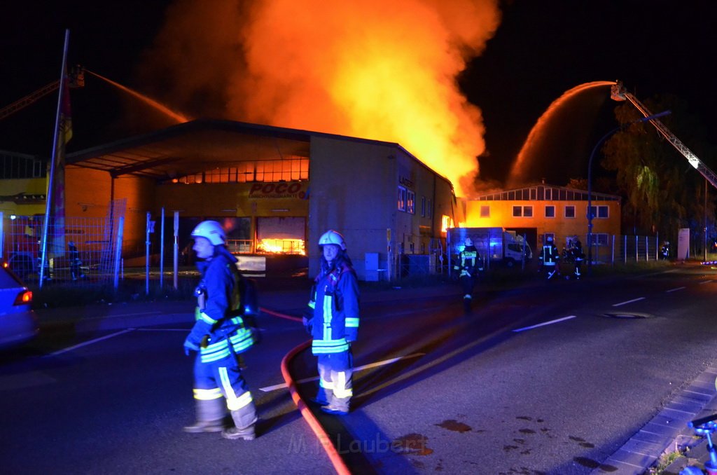 Grossfeuer Poco Lager Koeln Porz Gremberghoven Hansestr P010.JPG - Miklos Laubert